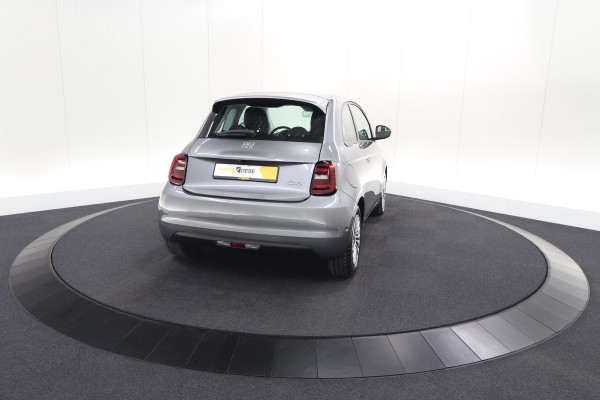 Fiat 500 Urban 42 kWh | SOH 97.6% | 3 Fase Laadfunctie | Camera | Apple Carplay | Parkeersensoren