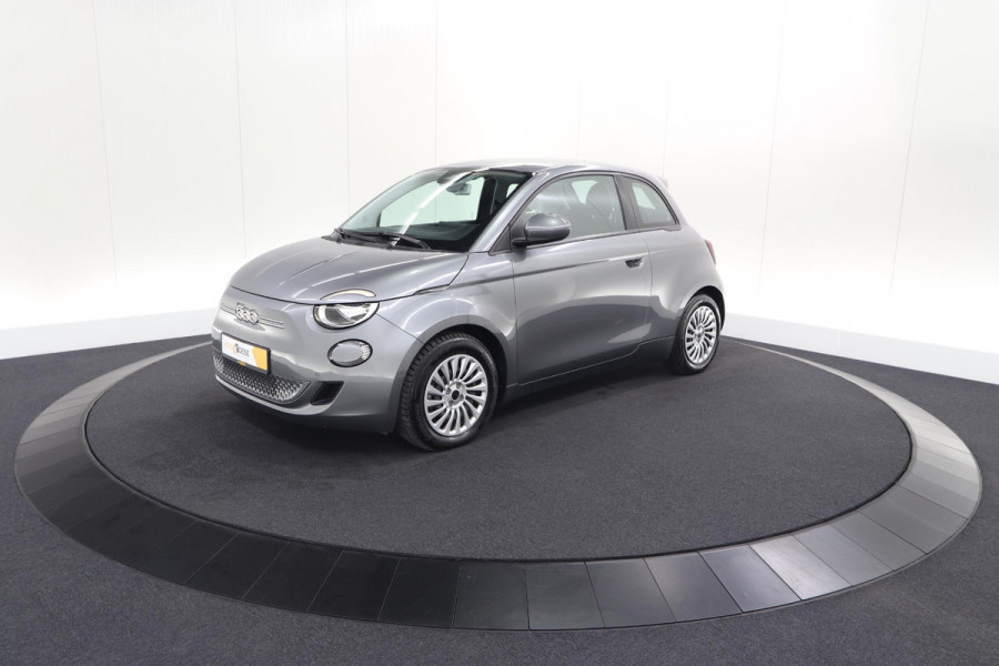Fiat 500 Urban 42 kWh | SOH 97.6% | 3 Fase Laadfunctie | Camera | Apple Carplay | Parkeersensoren