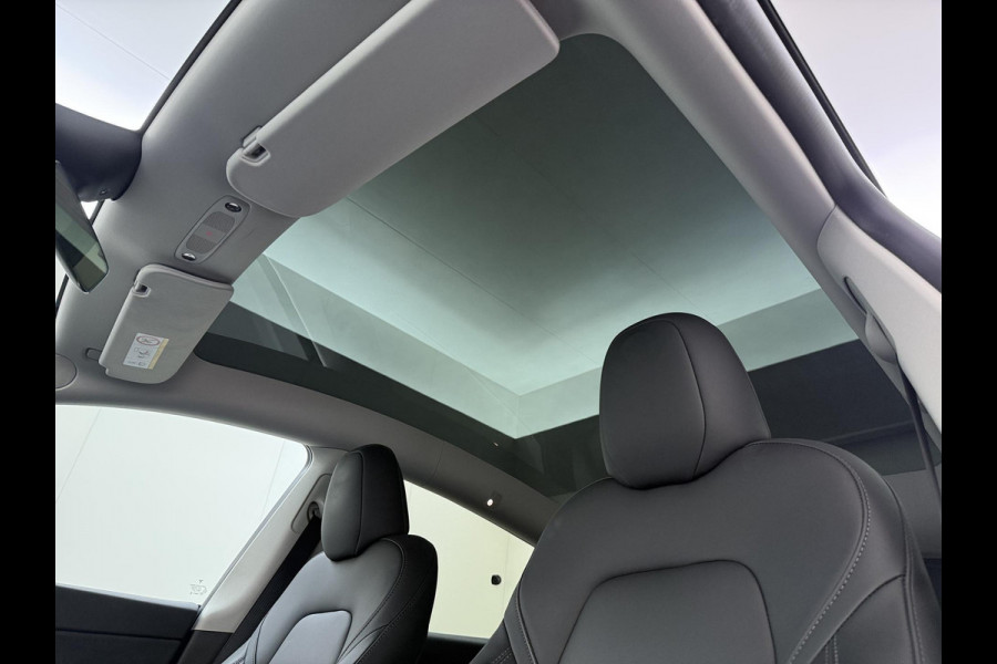 Tesla Model Y Long Range AWD 75 kWh 1E EIGENAAR | ORIGINEEL NL AUTO | SOH 97% | RIJKLAAR GELEVERD | TESLA FABRIEKSGARANTIE TOT 03-2027 OF 80.000 KM | TESLA GARANTIE ACCU + AANDRIJFLIJN T/M 03-2031 OF 192.000 KM