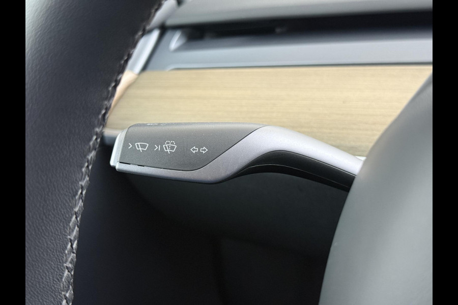 Tesla Model Y Long Range AWD 75 kWh 1E EIGENAAR | ORIGINEEL NL AUTO | SOH 97% | RIJKLAAR GELEVERD | TESLA FABRIEKSGARANTIE TOT 03-2027 OF 80.000 KM | TESLA GARANTIE ACCU + AANDRIJFLIJN T/M 03-2031 OF 192.000 KM