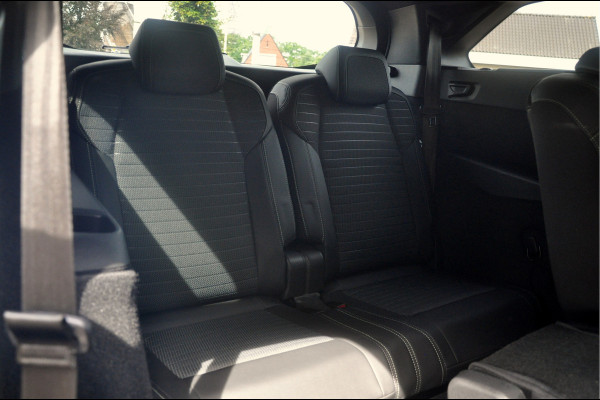 Peugeot 5008 1.2 Hybrid 145 e-DSC6 GT 7p | Camera | LED | Navi