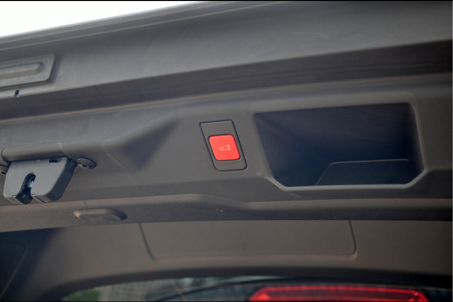 Peugeot 5008 1.2 Hybrid 145 e-DSC6 GT 7p | Camera | LED | Navi