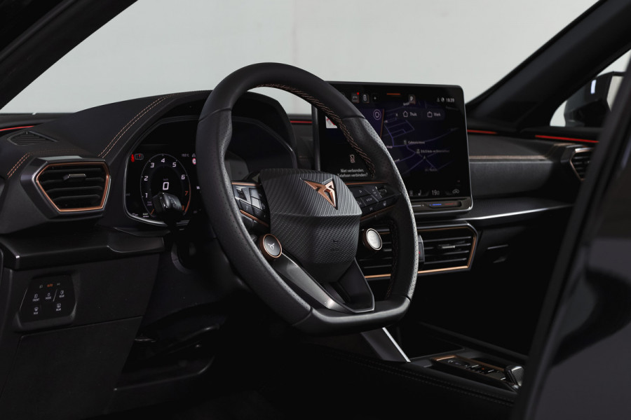 CUPRA Formentor 1.5 TSI e-Hybrid VZ Performance | S/K-Panodak | Dig. Cockpit | Adapt. Cruise | Stoel-+Stuurverw. | PDC | 360 Camera | NAV + App. Connect | ECC | Elek. Klep | LM 19" | 7171