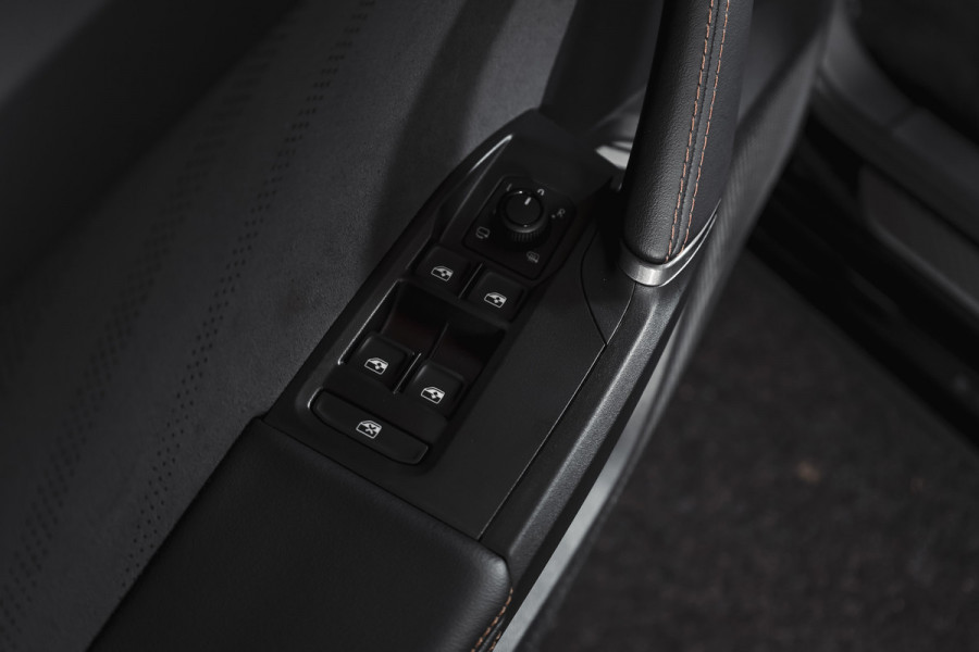 CUPRA Formentor 1.5 TSI e-Hybrid VZ Performance | S/K-Panodak | Dig. Cockpit | Adapt. Cruise | Stoel-+Stuurverw. | PDC | 360 Camera | NAV + App. Connect | ECC | Elek. Klep | LM 19" | 7171
