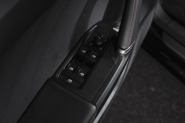 CUPRA Formentor 1.5 TSI e-Hybrid VZ Performance | S/K-Panodak | Dig. Cockpit | Adapt. Cruise | Stoel-+Stuurverw. | PDC | 360 Camera | NAV + App. Connect | ECC | Elek. Klep | LM 19" | 7171