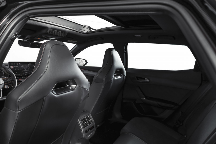 CUPRA Formentor 1.5 TSI e-Hybrid VZ Performance | S/K-Panodak | Dig. Cockpit | Adapt. Cruise | Stoel-+Stuurverw. | PDC | 360 Camera | NAV + App. Connect | ECC | Elek. Klep | LM 19" | 7171