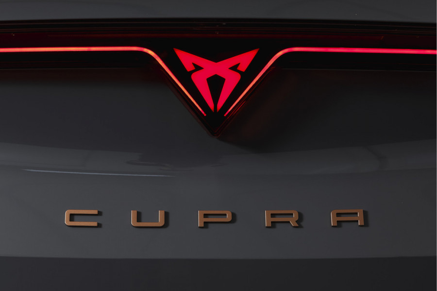 CUPRA Formentor 1.5 TSI e-Hybrid VZ Tribe Edition | S/k-Panodak | Dig. Cockpit | Adapt. Cruise | Stoel-+ Stuurverw. PDC | 360 Camera | NAV + App. Connect | ECC | Elek. Klep | LM 19" | 0683