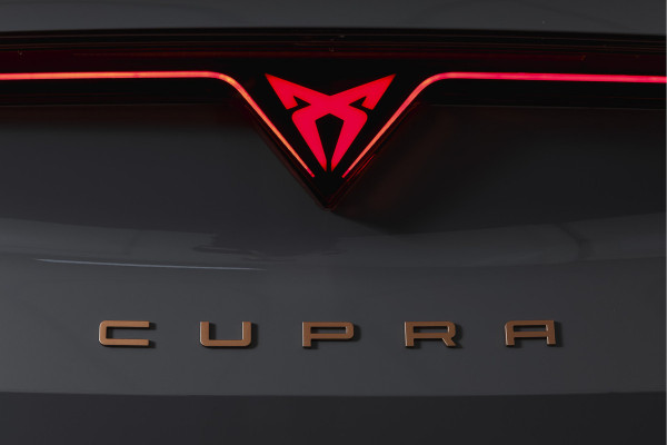 CUPRA Formentor 1.5 TSI e-Hybrid VZ Tribe Edition | S/k-Panodak | Dig. Cockpit | Adapt. Cruise | Stoel-+ Stuurverw. PDC | 360 Camera | NAV + App. Connect | ECC | Elek. Klep | LM 19" | 0683