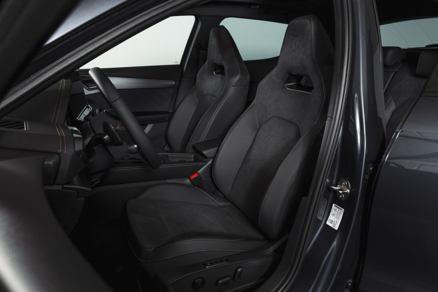 CUPRA Formentor 1.5 TSI e-Hybrid VZ Performance | S/K-Panodak | Dig. Cockpit | Adapt. Cruise | Stoel-+Stuurverw. | PDC | 360 Camera | NAV + App. Connect | ECC | Elek. Klep | LM 19" | 7134