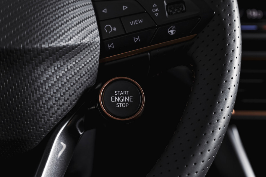 CUPRA Formentor 1.5 TSI e-Hybrid VZ Performance | S/K-Panodak | Dig. Cockpit | Adapt. Cruise | Stoel-+Stuurverw. | PDC | 360 Camera | NAV + App. Connect | ECC | Elek. Klep | LM 19" | 7134