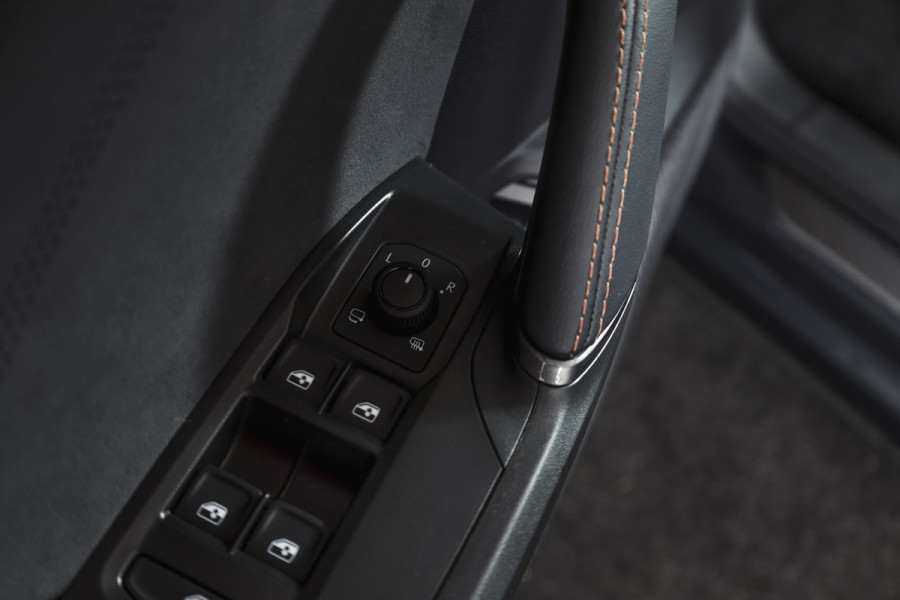 CUPRA Formentor 1.5 TSI e-Hybrid VZ Performance | S/K-Panodak | Dig. Cockpit | Adapt. Cruise | Stoel-+Stuurverw. | PDC | 360 Camera | NAV + App. Connect | ECC | Elek. Klep | LM 19" | 7134
