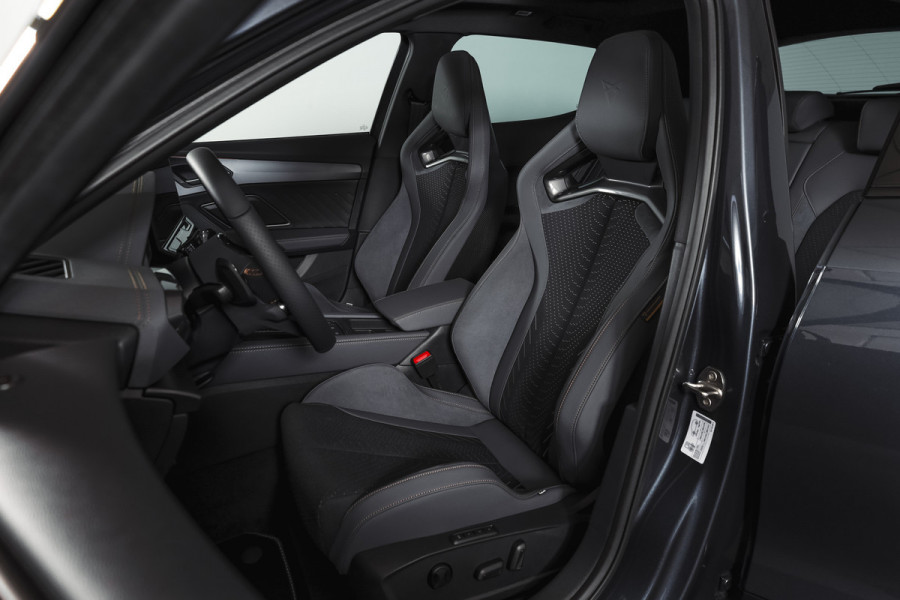 CUPRA Formentor 1.5 TSI e-Hybrid VZ Tribe Edition | S/k-Panodak | Dig. Cockpit | Adapt. Cruise | Stoel-+ Stuurverw. PDC | 360 Camera | NAV + App. Connect | ECC | Elek. Klep | LM 19" | 0661