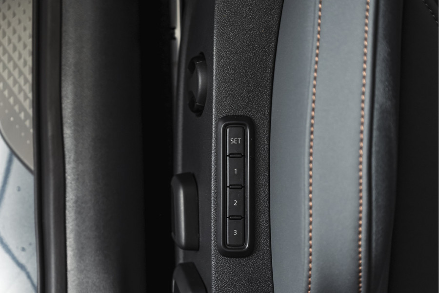 CUPRA Formentor 1.5 TSI e-Hybrid VZ Tribe Edition | S/k-Panodak | Dig. Cockpit | Adapt. Cruise | Stoel-+ Stuurverw. PDC | 360 Camera | NAV + App. Connect | ECC | Elek. Klep | LM 19" | 0661