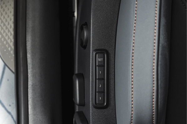 CUPRA Formentor 1.5 TSI e-Hybrid VZ Tribe Edition | S/k-Panodak | Dig. Cockpit | Adapt. Cruise | Stoel-+ Stuurverw. PDC | 360 Camera | NAV + App. Connect | ECC | Elek. Klep | LM 19" | 0661