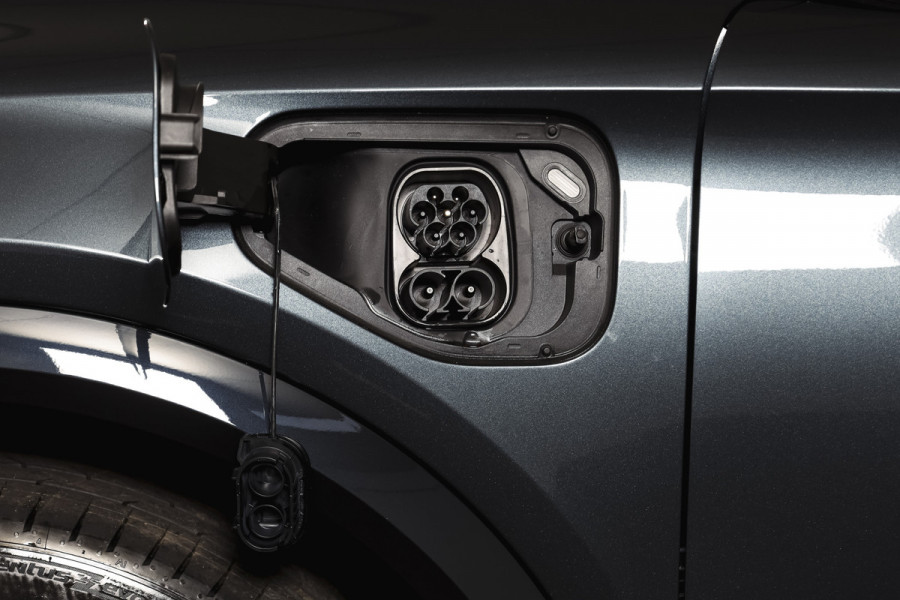 CUPRA Formentor 1.5 TSI e-Hybrid VZ Tribe Edition | S/k-Panodak | Dig. Cockpit | Adapt. Cruise | Stoel-+ Stuurverw. PDC | 360 Camera | NAV + App. Connect | ECC | Elek. Klep | LM 19" | 0661
