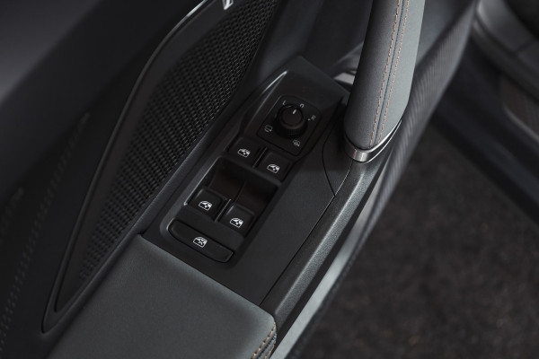 CUPRA Formentor 1.5 TSI e-Hybrid VZ Tribe Edition | S/k-Panodak | Dig. Cockpit | Adapt. Cruise | Stoel-+ Stuurverw. PDC | 360 Camera | NAV + App. Connect | ECC | Elek. Klep | LM 19" | 0661