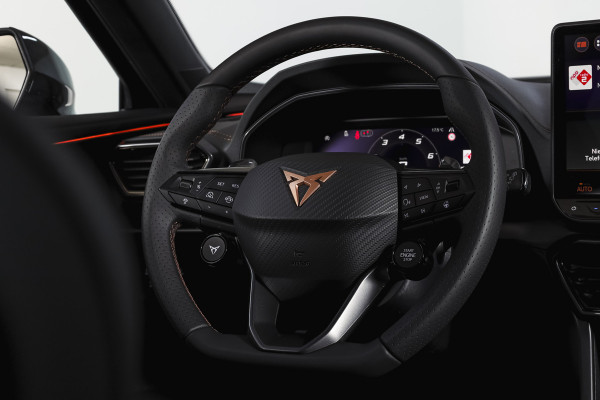 CUPRA Formentor 1.5 TSI e-Hybrid VZ Tribe Edition | S/k-Panodak | Dig. Cockpit | Adapt. Cruise | Stoel-+ Stuurverw. PDC | 360 Camera | NAV + App. Connect | ECC | Elek. Klep | LM 19" | 7989