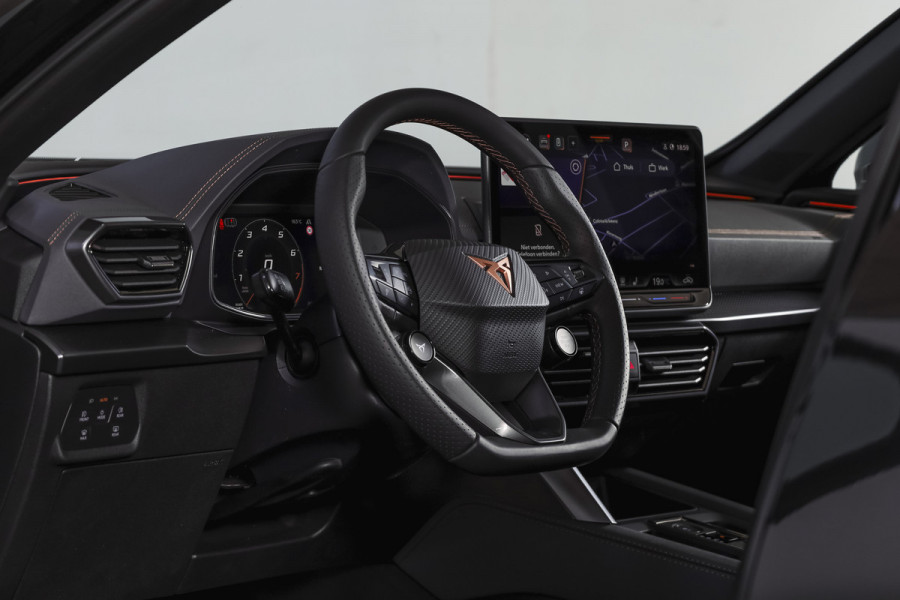 CUPRA Formentor 1.5 TSI e-Hybrid VZ Tribe Edition | S/k-Panodak | Dig. Cockpit | Adapt. Cruise | Stoel-+ Stuurverw. PDC | 360 Camera | NAV + App. Connect | ECC | Elek. Klep | LM 19" | 7989