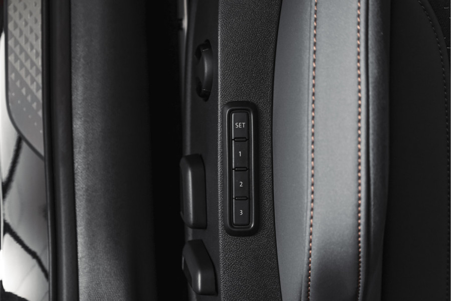 CUPRA Formentor 1.5 TSI e-Hybrid VZ Tribe Edition | S/k-Panodak | Dig. Cockpit | Adapt. Cruise | Stoel-+ Stuurverw. PDC | 360 Camera | NAV + App. Connect | ECC | Elek. Klep | LM 19" | 7989