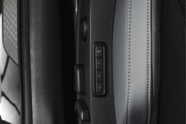 CUPRA Formentor 1.5 TSI e-Hybrid VZ Tribe Edition | S/k-Panodak | Dig. Cockpit | Adapt. Cruise | Stoel-+ Stuurverw. PDC | 360 Camera | NAV + App. Connect | ECC | Elek. Klep | LM 19" | 7989