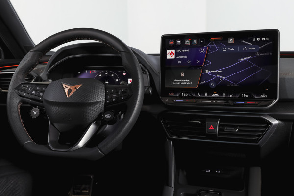 CUPRA Formentor 1.5 TSI e-Hybrid VZ Tribe Edition | S/k-Panodak | Dig. Cockpit | Adapt. Cruise | Stoel-+ Stuurverw. PDC | 360 Camera | NAV + App. Connect | ECC | Elek. Klep | LM 19" | 7989
