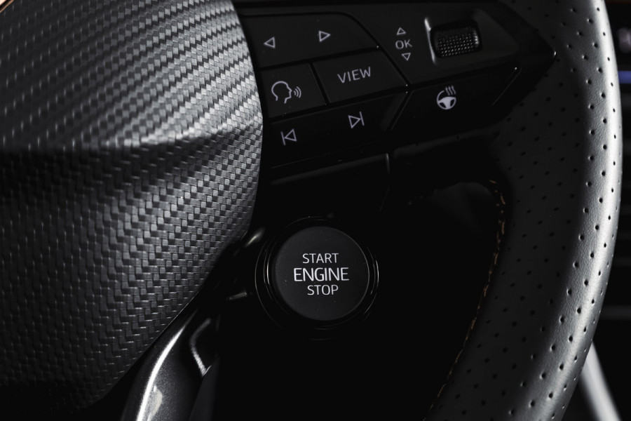 CUPRA Formentor 1.5 TSI e-Hybrid VZ Tribe Edition | S/k-Panodak | Dig. Cockpit | Adapt. Cruise | Stoel-+ Stuurverw. PDC | 360 Camera | NAV + App. Connect | ECC | Elek. Klep | LM 19" | 7989