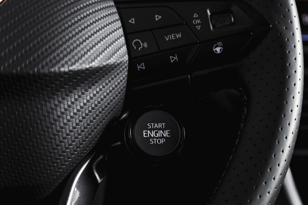 CUPRA Formentor 1.5 TSI e-Hybrid VZ Tribe Edition | S/k-Panodak | Dig. Cockpit | Adapt. Cruise | Stoel-+ Stuurverw. PDC | 360 Camera | NAV + App. Connect | ECC | Elek. Klep | LM 19" | 7989