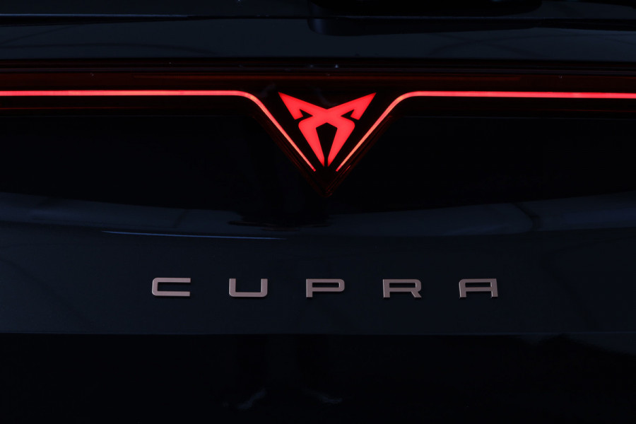 CUPRA Formentor 1.5 TSI e-Hybrid VZ Tribe Edition | S/k-Panodak | Dig. Cockpit | Adapt. Cruise | Stoel-+ Stuurverw. PDC | 360 Camera | NAV + App. Connect | ECC | Elek. Klep | LM 19" | 7976