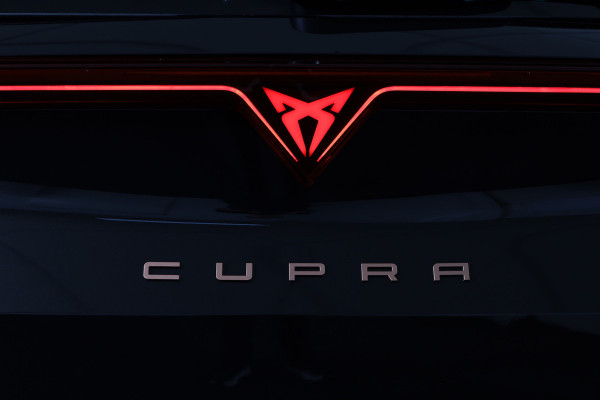 CUPRA Formentor 1.5 TSI e-Hybrid VZ Tribe Edition | S/k-Panodak | Dig. Cockpit | Adapt. Cruise | Stoel-+ Stuurverw. PDC | 360 Camera | NAV + App. Connect | ECC | Elek. Klep | LM 19" | 7976