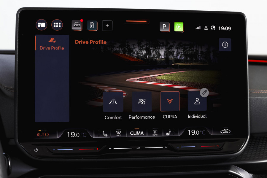 CUPRA Formentor 1.5 TSI e-Hybrid VZ Tribe Edition | S/k-Panodak | Dig. Cockpit | Adapt. Cruise | Stoel-+ Stuurverw. PDC | 360 Camera | NAV + App. Connect | ECC | Elek. Klep | LM 19" | 7976