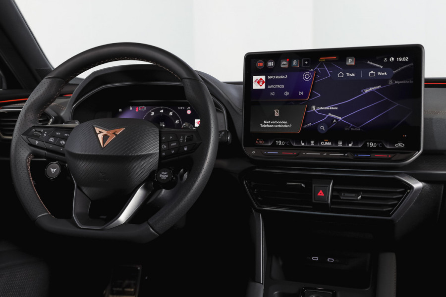 CUPRA Formentor 1.5 TSI e-Hybrid VZ Tribe Edition | S/k-Panodak | Dig. Cockpit | Adapt. Cruise | Stoel-+ Stuurverw. PDC | 360 Camera | NAV + App. Connect | ECC | Elek. Klep | LM 19" | 7976