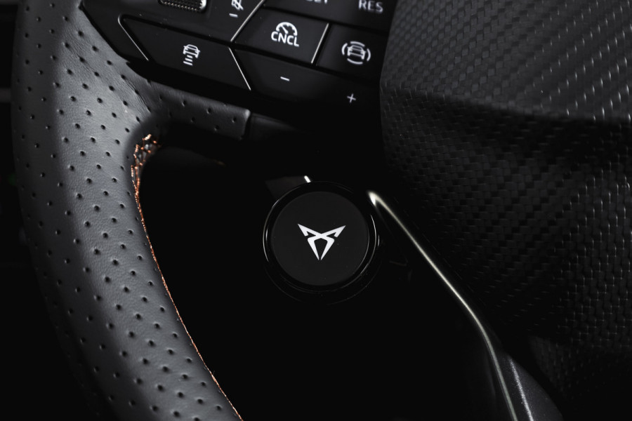 CUPRA Formentor 1.5 TSI e-Hybrid VZ Tribe Edition | S/k-Panodak | Dig. Cockpit | Adapt. Cruise | Stoel-+ Stuurverw. PDC | 360 Camera | NAV + App. Connect | ECC | Elek. Klep | LM 19" | 7976