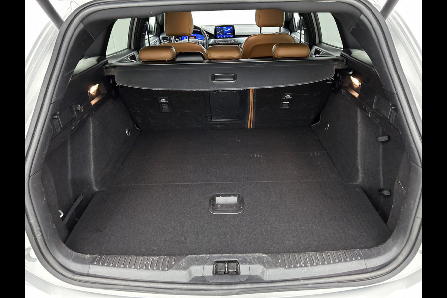 Ford FOCUS Wagon 1.5 Automaat 150PK Active X Business / Trekhaak / Leder / Standkachel / B&O Radio / Pdc+Camera / Apk 11-2026