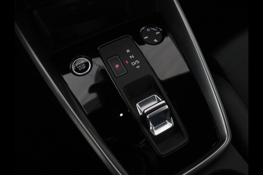 Audi A3 Limousine 30 TFSI S edition | Leder | Cruise control | Stoelverwarming | Drive select | Navigatie | Bluetooth | Carplay | Climate control | Virtueel dashboard | Full LED