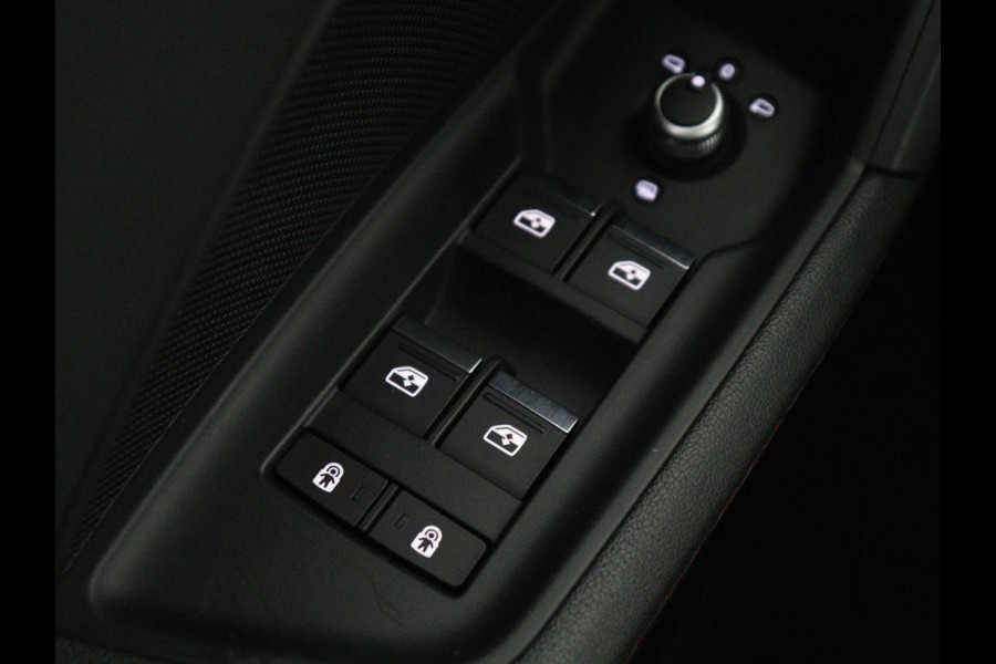 Audi A3 Limousine 30 TFSI S edition | Leder | Cruise control | Stoelverwarming | Drive select | Navigatie | Bluetooth | Carplay | Climate control | Virtueel dashboard | Full LED