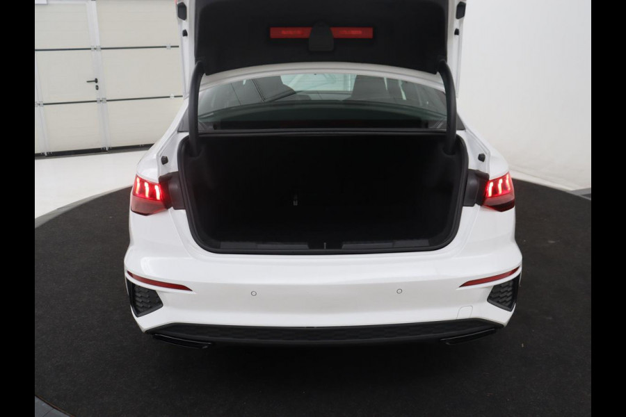 Audi A3 Limousine 30 TFSI S edition | Leder | Cruise control | Stoelverwarming | Drive select | Navigatie | Bluetooth | Carplay | Climate control | Virtueel dashboard | Full LED