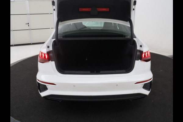 Audi A3 Limousine 30 TFSI S edition | Leder | Cruise control | Stoelverwarming | Drive select | Navigatie | Bluetooth | Carplay | Climate control | Virtueel dashboard | Full LED
