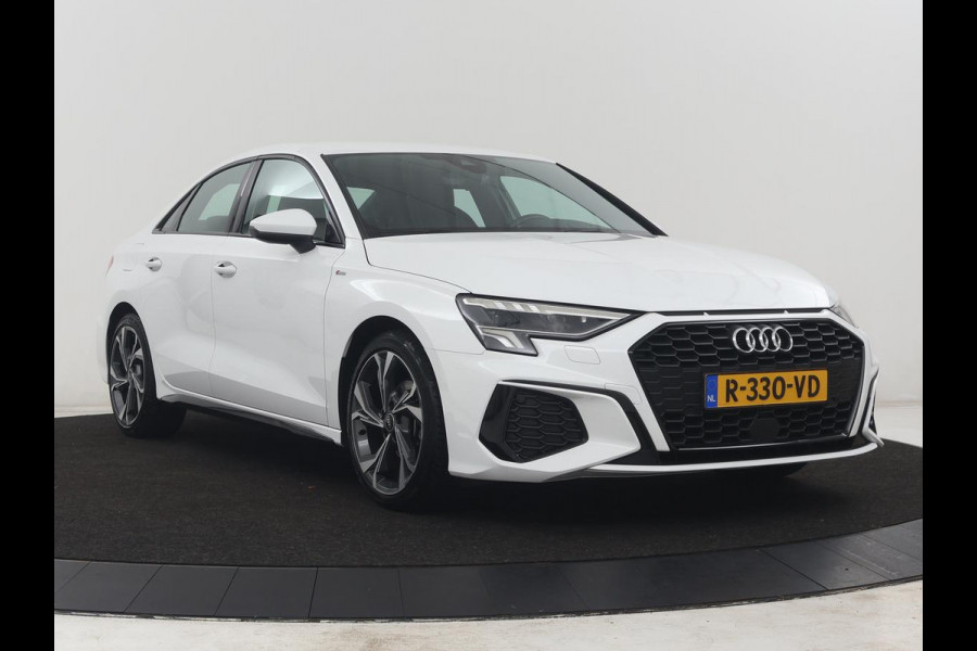 Audi A3 Limousine 30 TFSI S edition | Leder | Cruise control | Stoelverwarming | Drive select | Navigatie | Bluetooth | Carplay | Climate control | Virtueel dashboard | Full LED