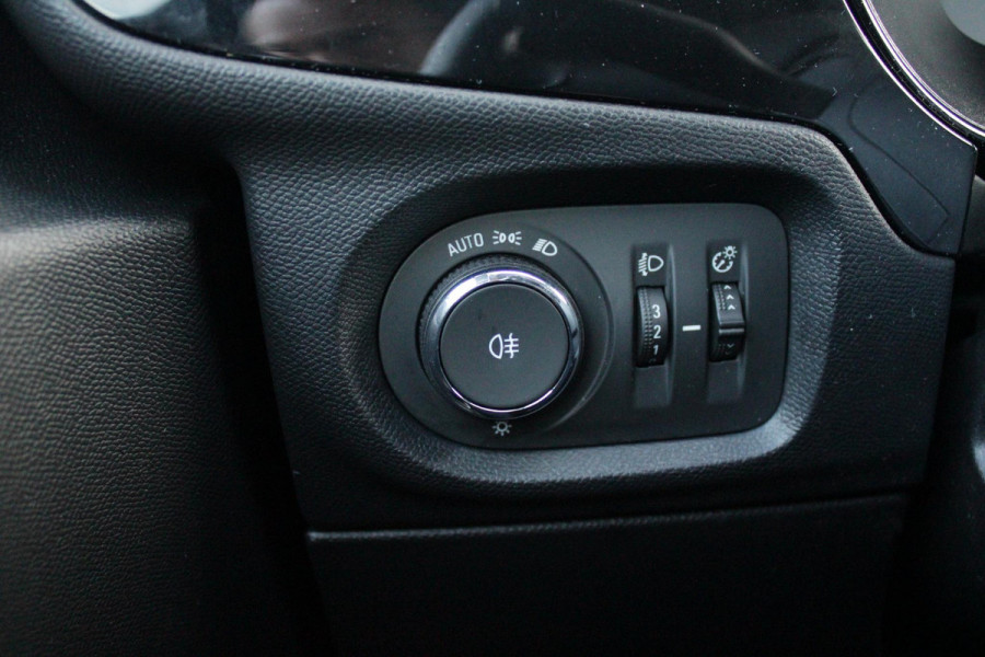 Opel CORSA-E GS Line 50 kWh | APPLE CARPLAY/ANDROID AUTO | LED KOPLAMPEN | WINTER PAKKET: STOEL VERWARMING/STUUR VERWARMING | ZWART DAK | CLIMATE CONTROL | CRUISE CONTROL | DAB+ RADIO | ACHTERUITRIJ CAMERA | PARKEER SENSOREN ACHTER | SNEL LAADFUNCTIE |