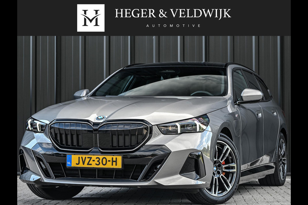 BMW 5 Serie Touring 530e xDrive | M-Sport Pro | Panoramadak | Harman Kardon audio | M-Sport Suspension | Adaptive Led | Driving Assistant Plus | Ambient Light | Iconic glow grille | M-Sport Brake Red | Shadowline Lights