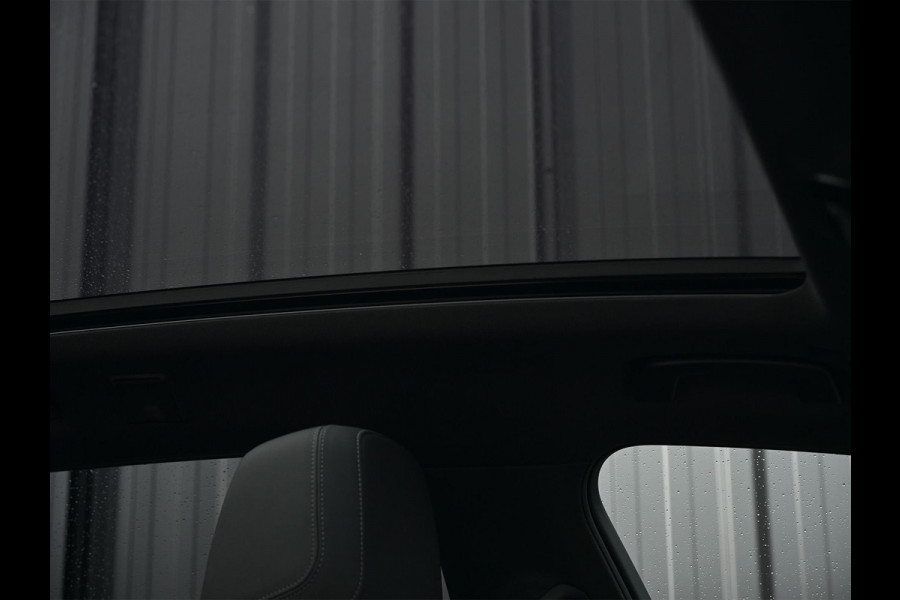 BMW 5 Serie Touring 530e xDrive | M-Sport Pro | Panoramadak | Harman Kardon audio | M-Sport Suspension | Adaptive Led | Driving Assistant Plus | Ambient Light | Iconic glow grille | M-Sport Brake Red | Shadowline Lights