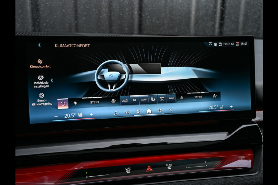 BMW 5 Serie Touring 530e xDrive | M-Sport Pro | Panoramadak | Harman Kardon audio | M-Sport Suspension | Adaptive Led | Driving Assistant Plus | Ambient Light | Iconic glow grille | M-Sport Brake Red | Shadowline Lights
