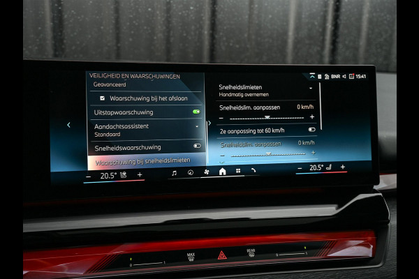 BMW 5 Serie Touring 530e xDrive | M-Sport Pro | Panoramadak | Harman Kardon audio | M-Sport Suspension | Adaptive Led | Driving Assistant Plus | Ambient Light | Iconic glow grille | M-Sport Brake Red | Shadowline Lights
