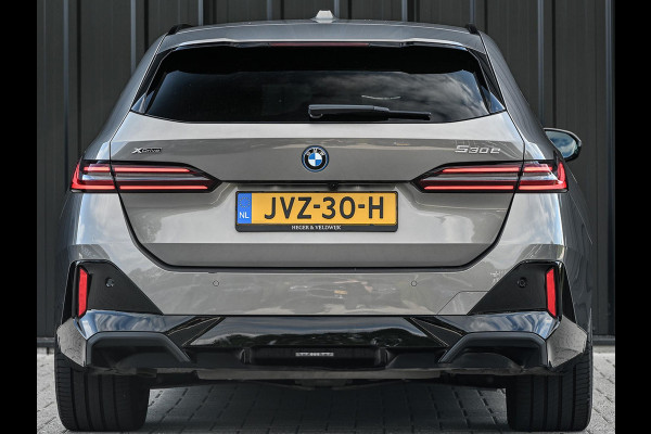 BMW 5 Serie Touring 530e xDrive | M-Sport Pro | Panoramadak | Harman Kardon audio | M-Sport Suspension | Adaptive Led | Driving Assistant Plus | Ambient Light | Iconic glow grille | M-Sport Brake Red | Shadowline Lights