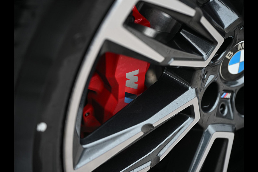 BMW 5 Serie Touring 530e xDrive | M-Sport Pro | Panoramadak | Harman Kardon audio | M-Sport Suspension | Adaptive Led | Driving Assistant Plus | Ambient Light | Iconic glow grille | M-Sport Brake Red | Shadowline Lights