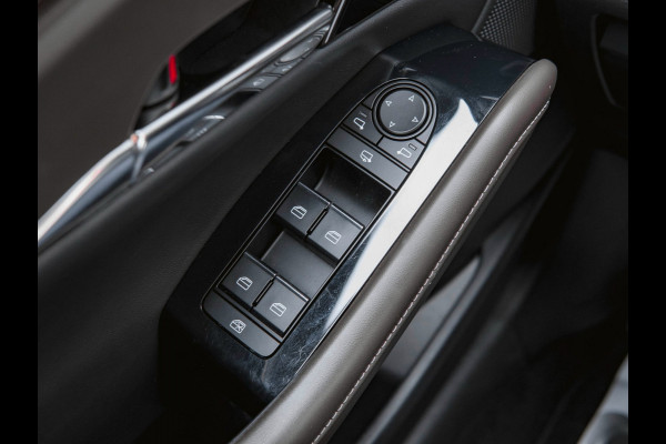 Mazda CX-30 2.0 e-SkyActiv-X M Hybrid Luxury 186 PK | Trekhaak | Ned. auto | dealer onderho