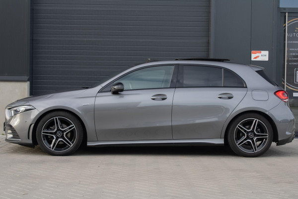 Mercedes-Benz A-Klasse 180 Edition AMG Line Pano Camera Burmester Stoelverwarming LED
