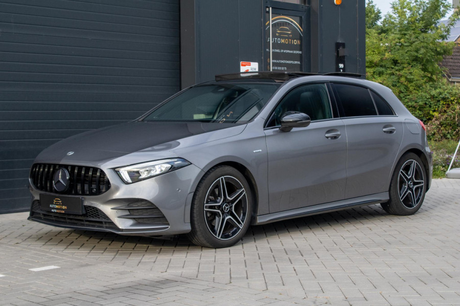 Mercedes-Benz A-Klasse 180 Edition AMG Line Pano Camera Burmester Stoelverwarming LED