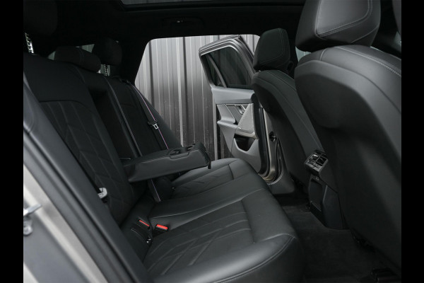 BMW 5 Serie Touring 530e xDrive | M-Sport Pro | Panoramadak | Harman Kardon audio | M-Sport Suspension | Adaptive Led | Driving Assistant Plus | Ambient Light | Iconic glow grille | M-Sport Brake Red | Shadowline Lights
