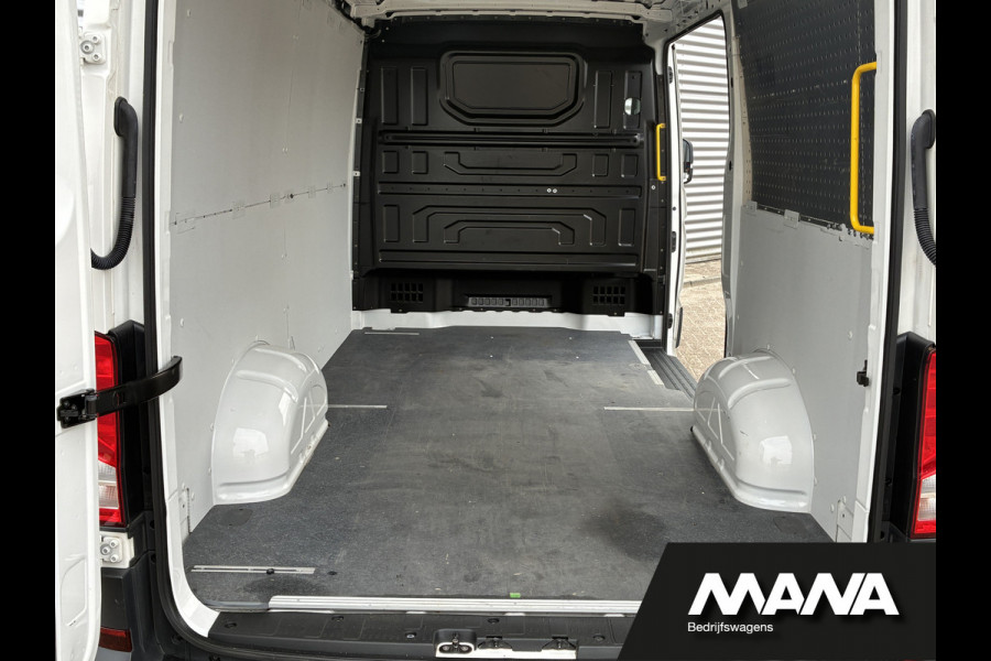 Volkswagen Crafter 2.0TDI 140PK L3H2 Automaat LED Standkachel Imperiaal Cruise Carplay Trekhaak Stoelverwarming Stuurwielverwarming